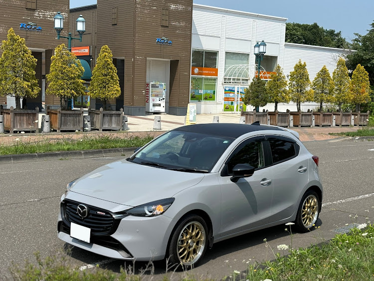 MAZDA2のMAZDA2・エアログレーメタリック・毎日投稿継続中・今週もよろしくお願いします・雑記的な話に関するカスタム事例の投稿画像1枚目