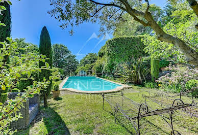 Property with garden 3