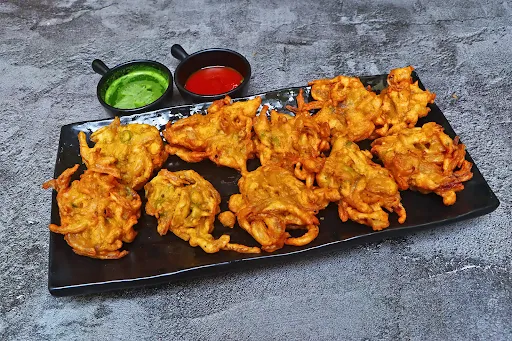 Palak Onion Bhajiya [12 Pieces]