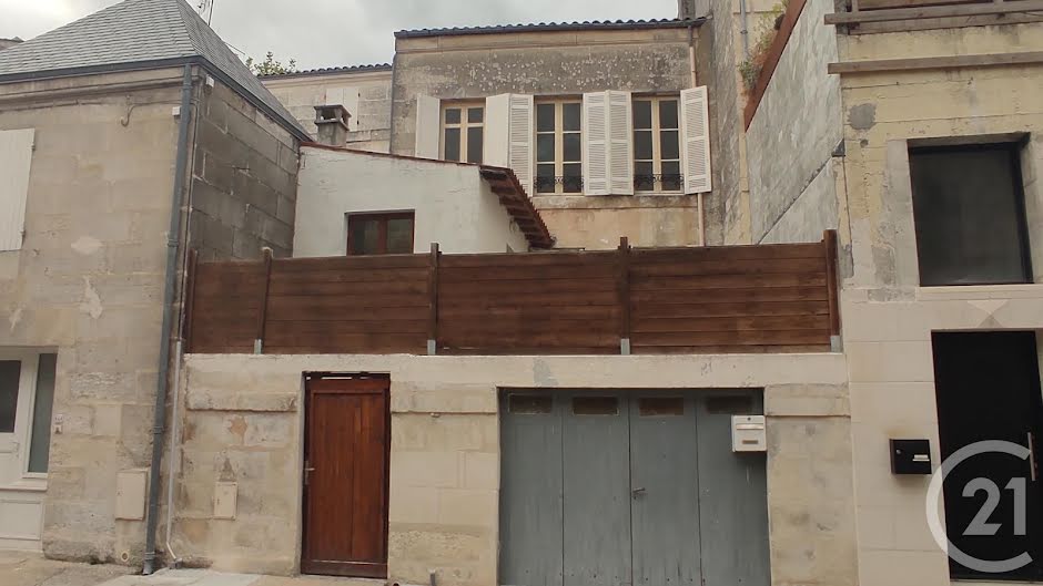 Vente maison 4 pièces 111.6 m² à Saintes (17100), 260 000 €