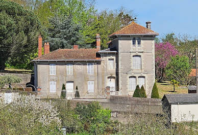 House with garden 8