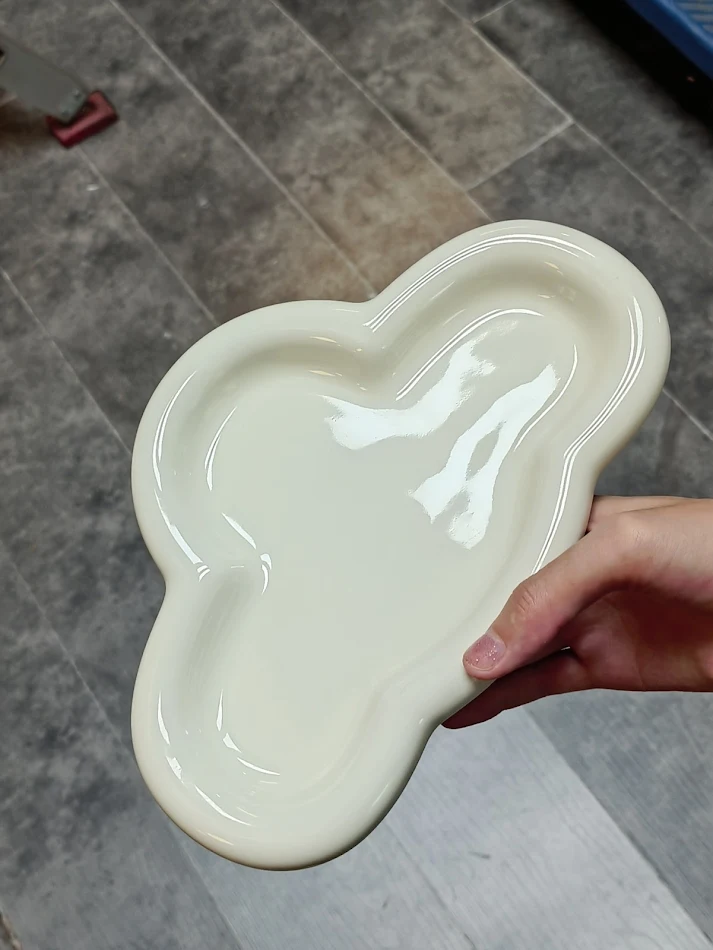 Plato de cerámica coreano estilo Ins para postres, diseño de nube crema, vajilla atractiva para servir deliciosos dulces y postres.