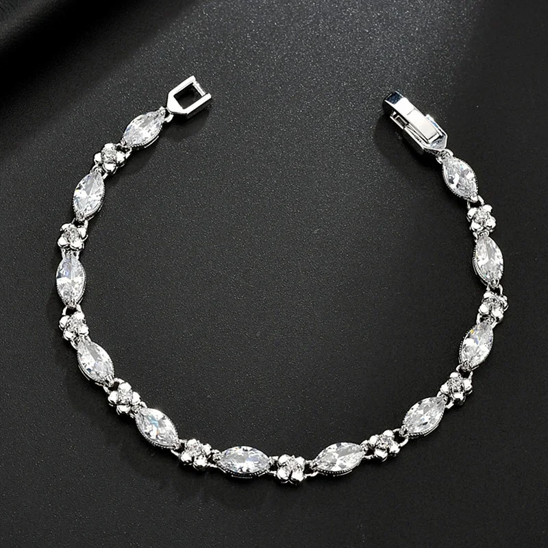 Title 2, Bracciale semplice di gioielli alla moda con cr...