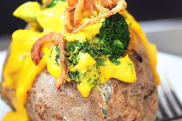 Easy Vegan Cheddar & Broccoli Stuffed Baked Potato