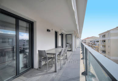 Appartement avec terrasse et piscine 11