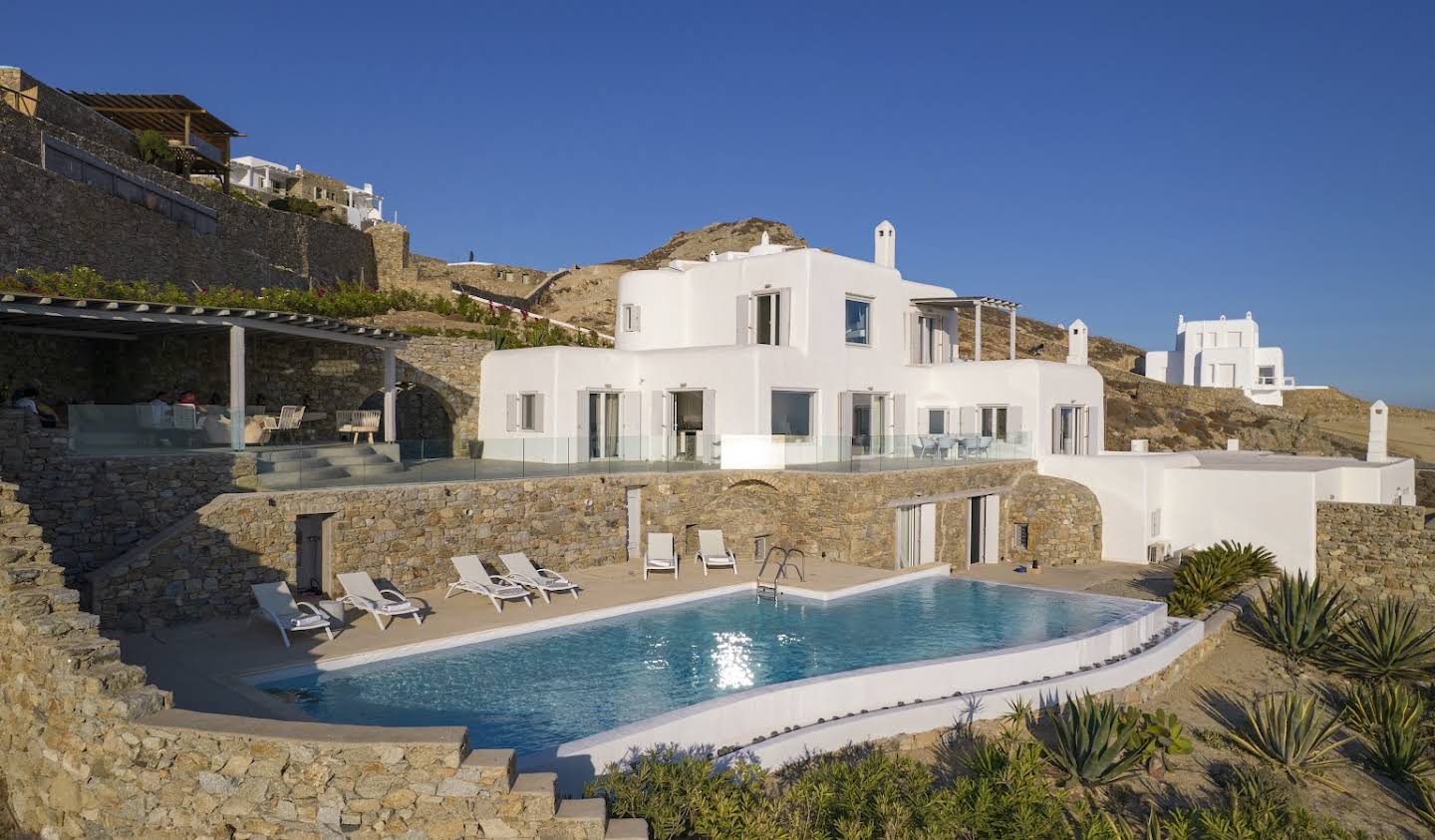 Villa with pool and garden Mikonos