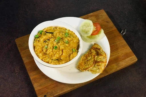 Khichuri [750 Grams] With 1 Omelette And Papad