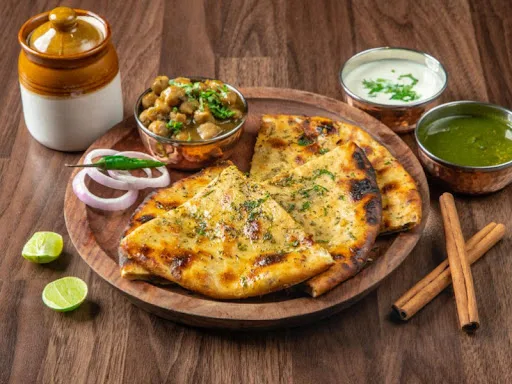 Amritsari Chicken Tikka Kulcha