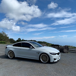 M4 クーペ F82