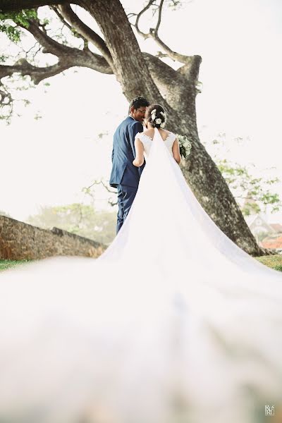 Fotógrafo de bodas Rusiru Madhawa (rusiru). Foto del 21 de marzo 2019