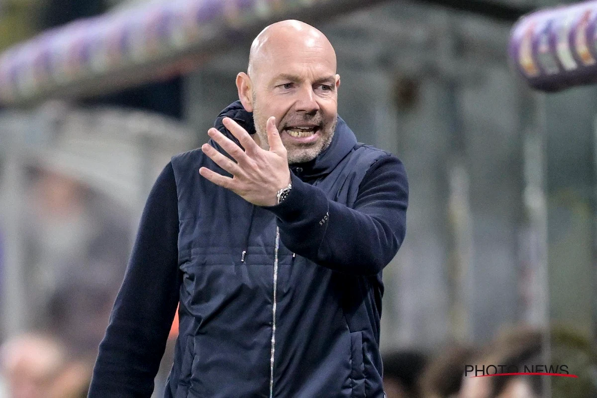 Brian Riemer retenu par ses joueurs : ca a chauffé dans le tunnel après la défaite d'Anderlecht à Genk 