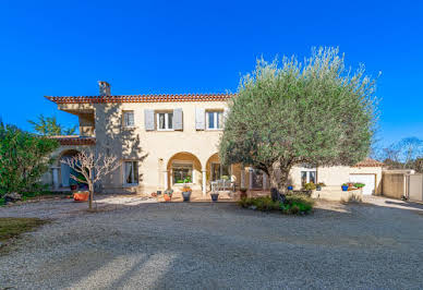 Villa avec piscine et terrasse 2