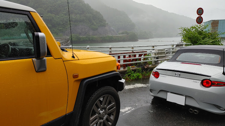FJクルーザーのロードスター ・ND・矢作ダム・バケツをひっくり返したような雨・水しぶき最高に関するカスタム事例の投稿画像3枚目