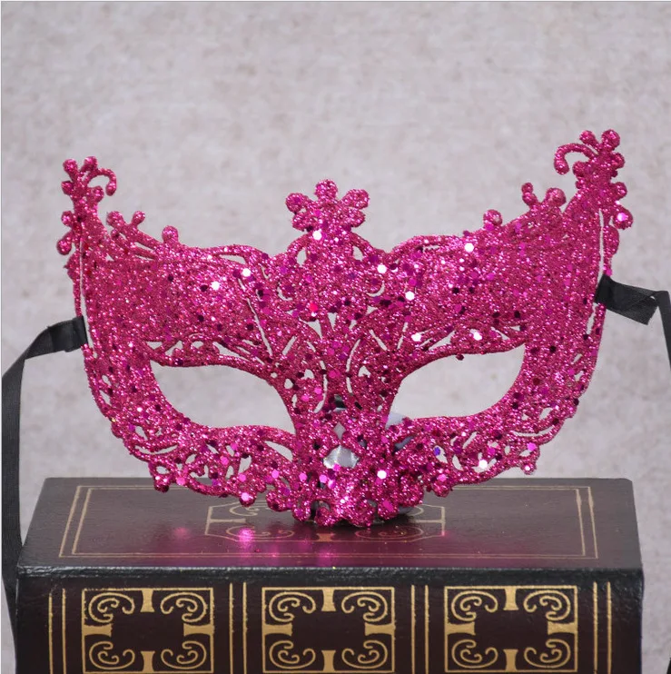 Máscara de renda para fantasia de maquiagem de formatura. Destaque-se no baile com um visual charmoso e sofisticado.
