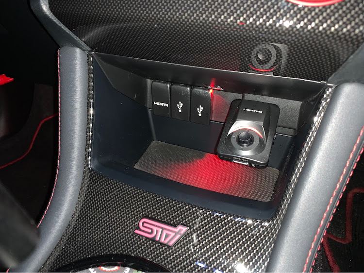WRX STIのDIY・HDMI接続・Jusby・純正感に関するカスタム事例の投稿画像1枚目