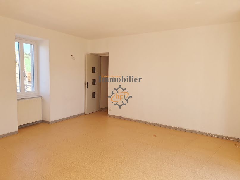 Location  appartement 4 pièces 77 m² à Saint-Victor-et-Melvieu (12400), 600 €