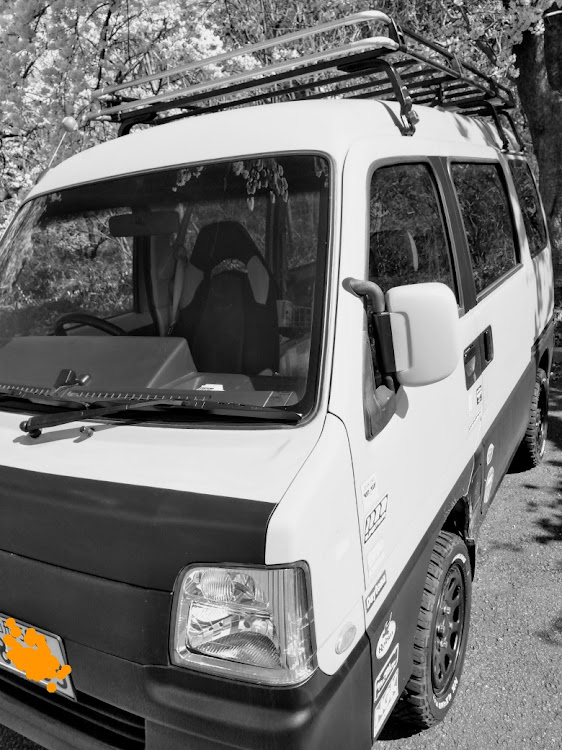 サンバーのサクラと愛車・アゲバン・DIY・モノクロ祭り便乗に関するカスタム事例の投稿画像4枚目