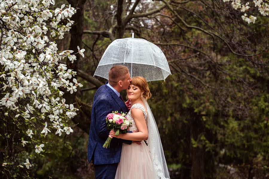 Fotógrafo de casamento Lyudmila Larikova (lucylarikova). Foto de 12 de março 2019