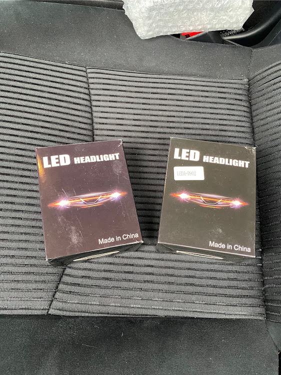 プリウスαのプリウスα 後期・LEDヘッドライト取り付け・失敗から学ぶ事もある。に関するカスタム事例の投稿画像2枚目