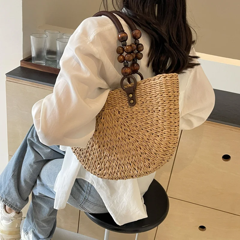Geflochtene Damenhandtasche für den Strandurlaub Große Kapazität Lässige Halbkreisform Perfekt für Urlaub und Alltag