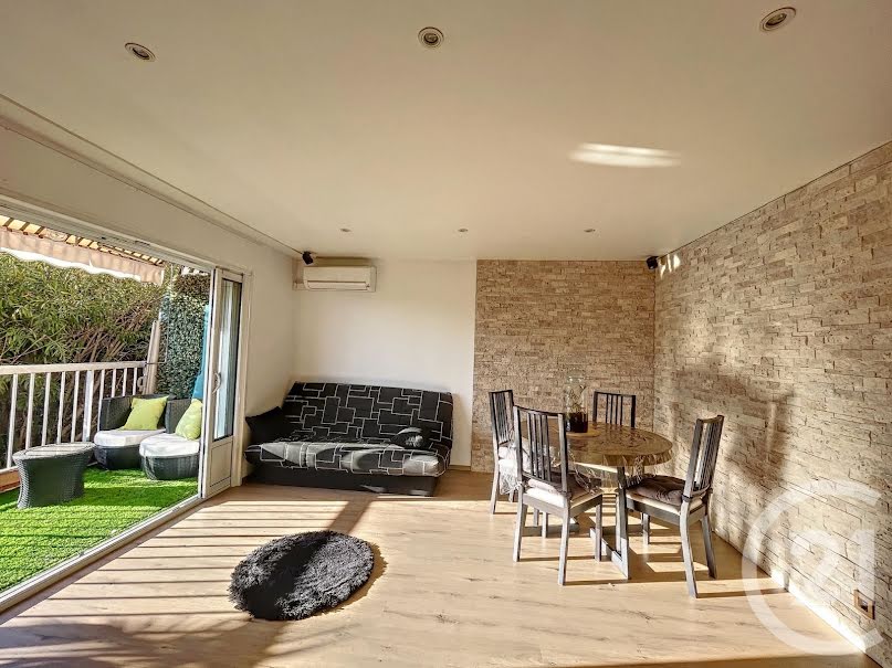 Location meublée appartement 3 pièces 60 m² à Cannes la bocca (06150), 1 300 €