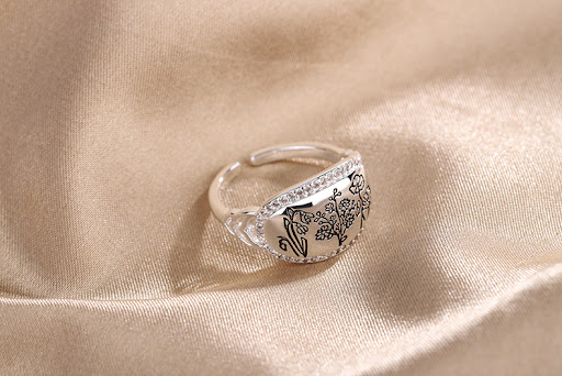 Title 3, Simple Geometric Flower and Grass Ring for Wome...