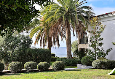 Villa avec piscine en bord de mer 4