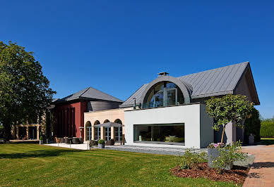 Maison avec piscine et jardin 1