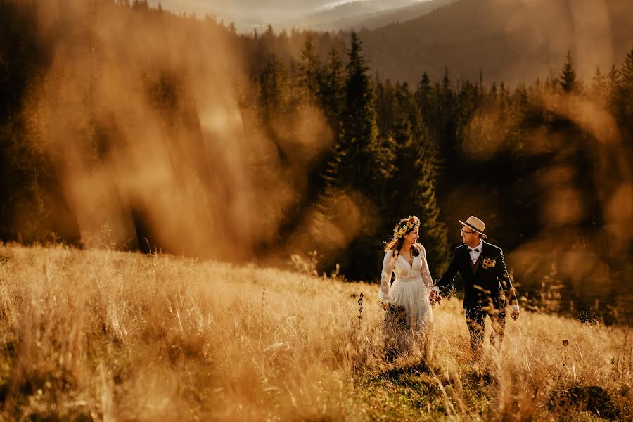 Fotografo di matrimoni Radosław Kościelniak (radoslawkosci). Foto del 19 ottobre 2023