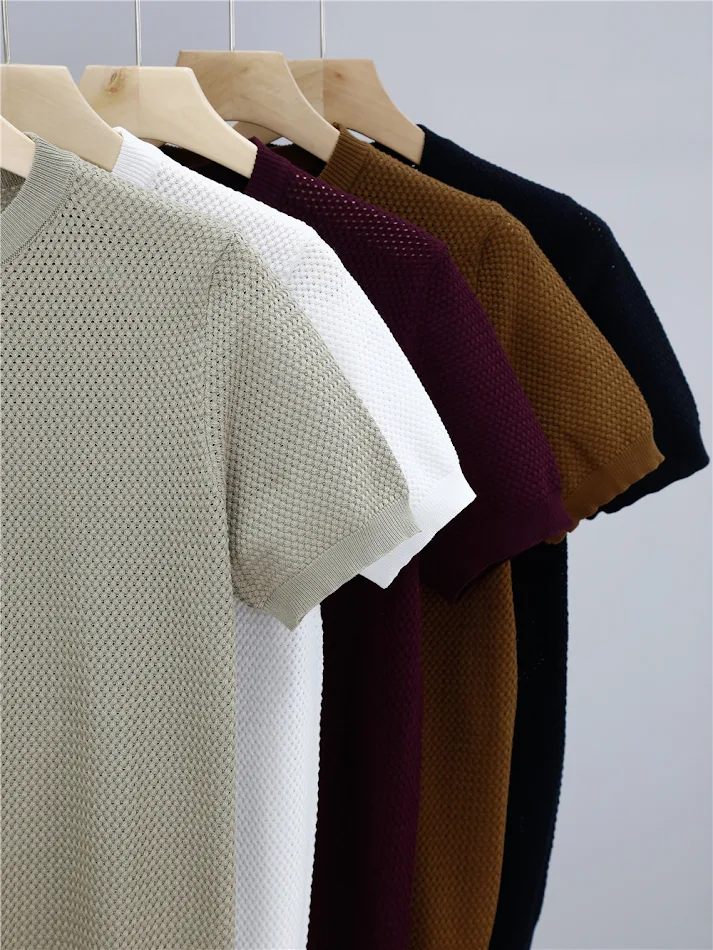 T-shirt d'été homme en tricot de soie glacée col rond respirant léger idéal pour rester au frais et confortable.