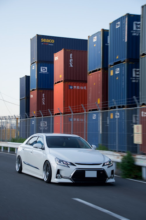 マークXのprofessor SP6 under・GWの思い出・ローリングショット・pickUpCarsに選ばれたい・PickUpチャレンジに関するカスタム事例の投稿画像1枚目