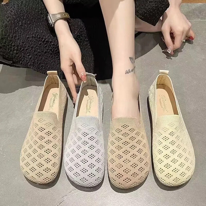 Dames casual slip-on schoenen met ademende mesh. Geniet van comfort en gemak met deze luchtige schoenen, ideaal voor dagelijks gebruik.