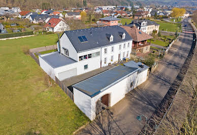 Corps de ferme avec jardin 1