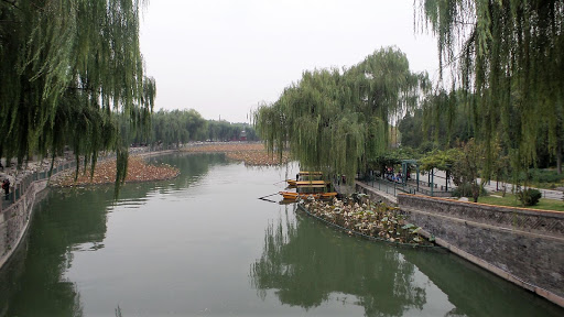 Morning walk around the lakes, Beijing China 2015