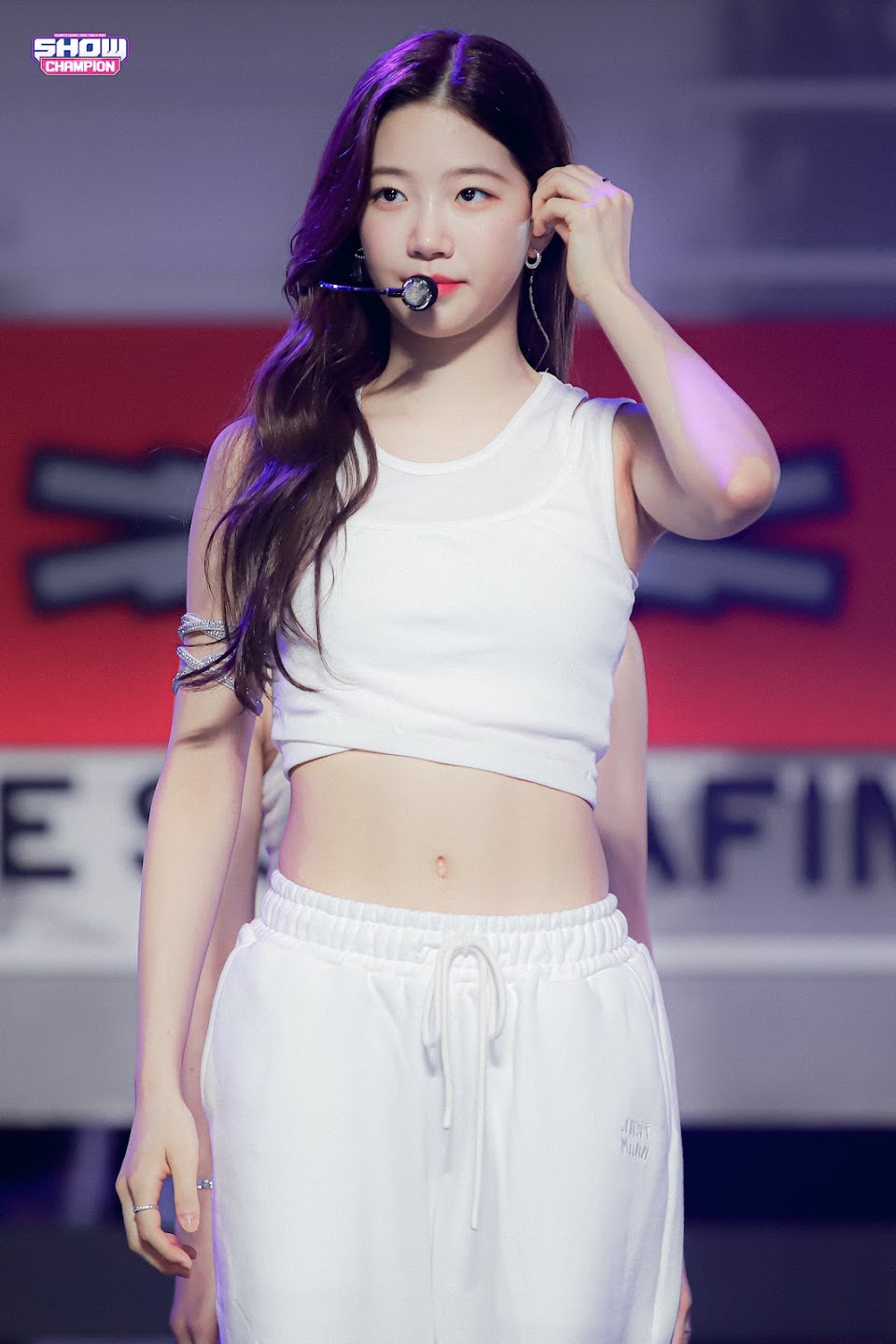 220511-LE-SSERAFIM-s-Kazuha-Fearless-at-Show-Champion-documents-2