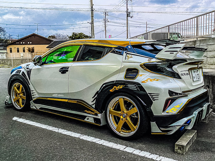 C-HRのヴァレンティーテールランプ交換😁・PickUp Cars 2021・めちゃくちゃカッコ良くなったような🤣・スモーク怪我の光明🤣に関するカスタム事例の投稿画像3枚目