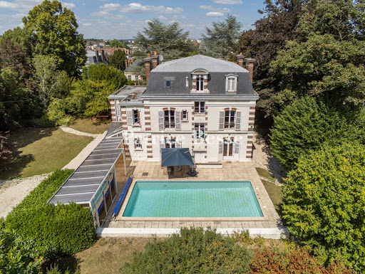Maison contemporaine avec piscine et jardin 4