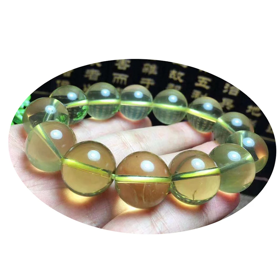 Bracelet boucle unique en topaze naturelle, élégance quotidienne et bien-être. Découvrez les bienfaits de la topaze, un bijou pour tous les jours.