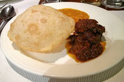 5 Luchi With Chicken Kosha [2 Pieces]