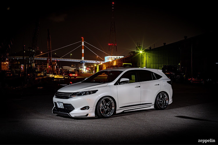 ハリアーのオールジャンルMT・一眼レフ撮影・カメラマンが神に関するカスタム事例の投稿画像1枚目