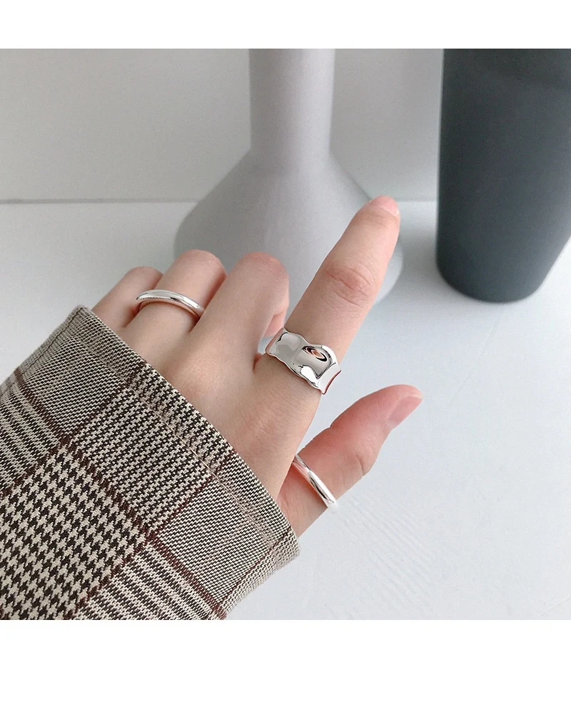 Title 7, Zilveren ring voor dames, onregelmatig hol-conv...