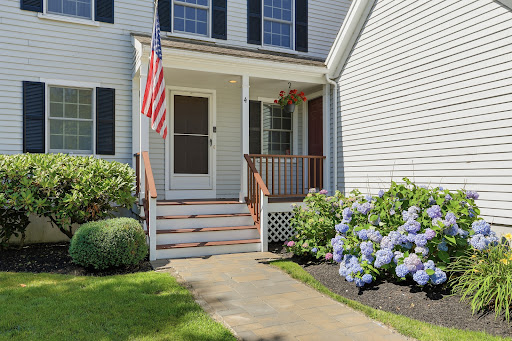 House entrance with stairs and hydrangeas - Luxury house for sale in Lynnfield, 2 bedrooms