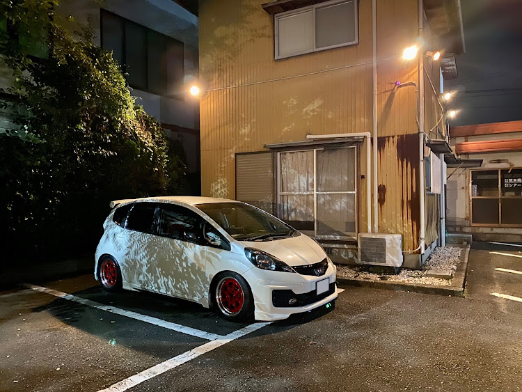 フィットのゆっくり走ろう福岡・90年代スタイル・石田一龍ラーメン・ドアバイザー有り派・10月もよろしくお願いしますに関するカスタム事例の投稿画像4枚目