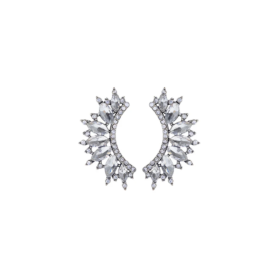 Orecchini a lobo a semicerchio geometrico con diamanti di cristallo semplici. Aggiungono un tocco luminoso ed elegante, perfetti per ogni look quotidiano.