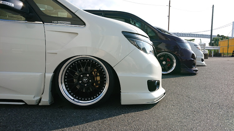 セレナのhentai改・日産・#クズ・ハァハァ(*´Д｀*)の日じゃないのね😅に関するカスタム事例の投稿画像4枚目