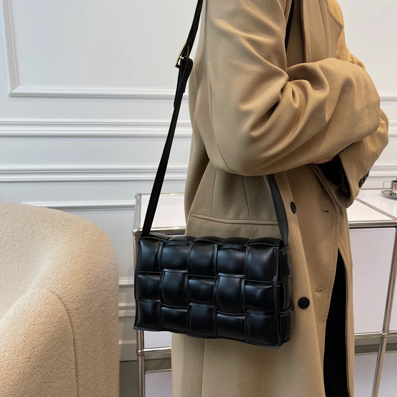 Damen Net Red Schultertasche mit gewebtem Muster, Retro-Stil, ein Schulterriemen, ideal für Alltag und besondere Anlässe.