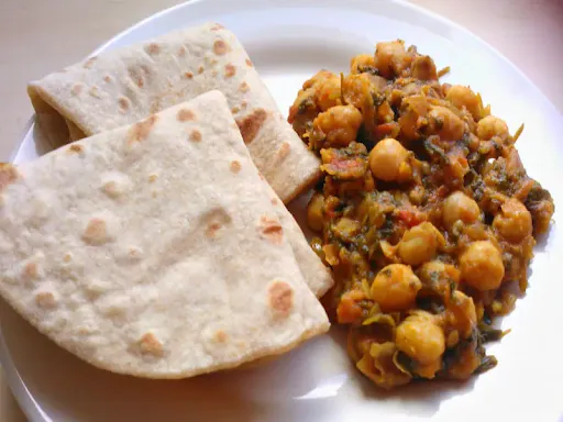 Chole Masala [500 Ml] With 10 Butter Roti And Salad