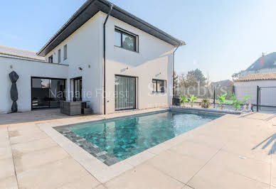 Maison avec piscine et jardin 1