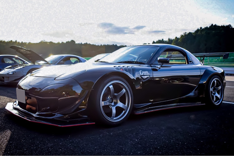 RX-7の藤田エンジニアリング・FEED・GT3・鈴鹿ツインサーキット・鈴鹿ツインに関するカスタム事例の投稿画像3枚目