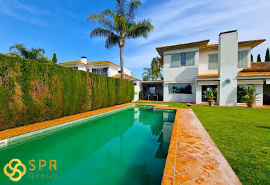 Maison avec piscine et terrasse 2